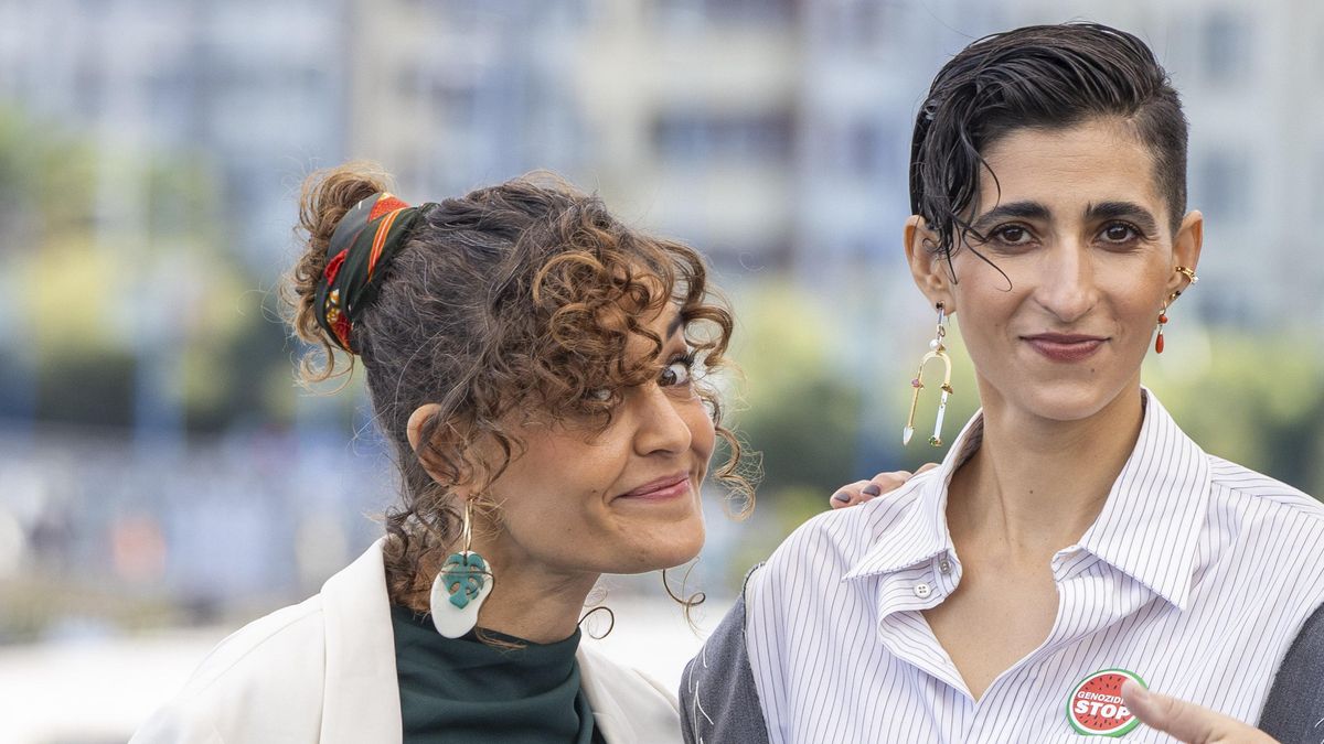 Elena Molina junto a Alba Flores en el Festival Internacional de cine de San Sebastián