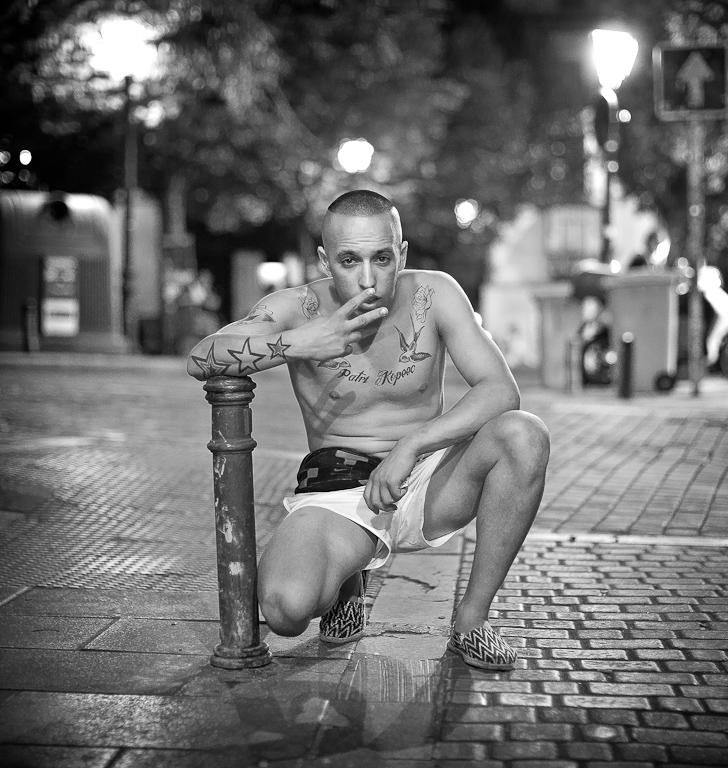 Nueve años de retratos en el bolardo más fotografiado de Madrid