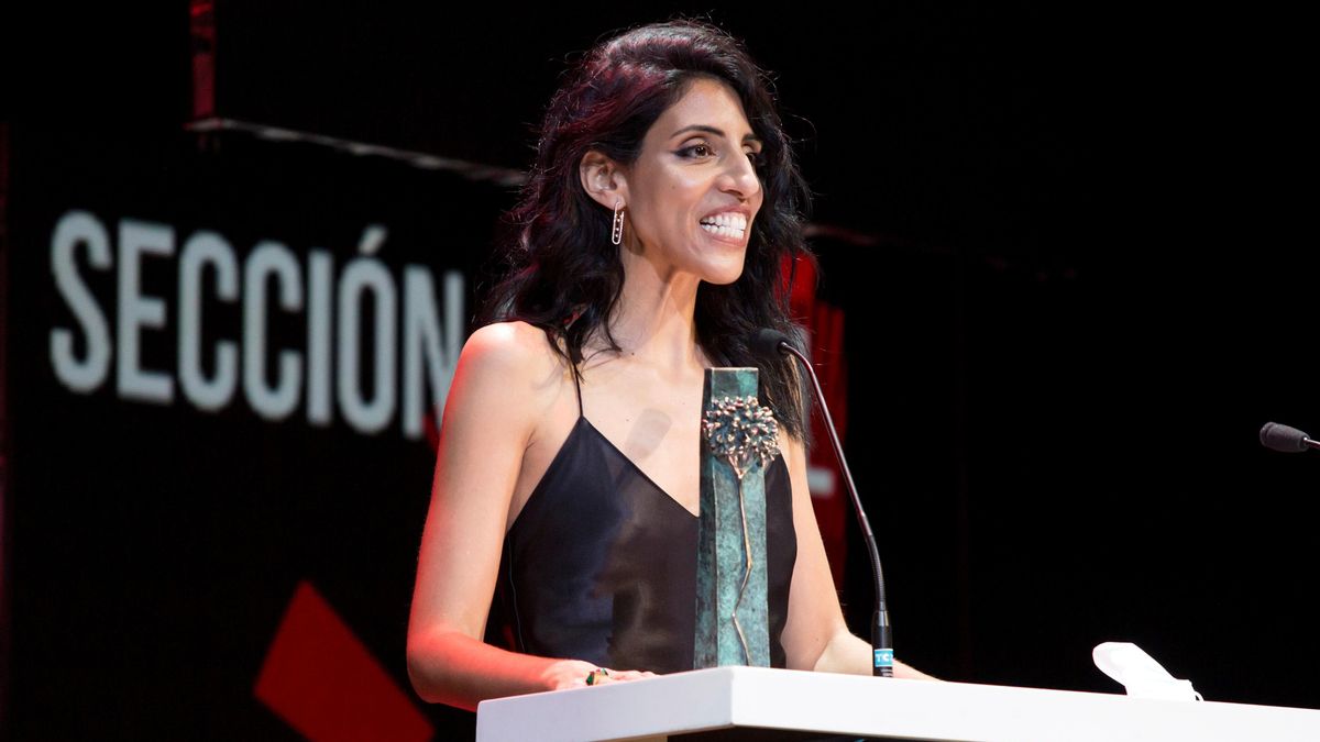 La directora extremeña Ainhoa Rodríguez tras recibir el premio especial del jurado por su primer largometraje de ficción, "Destello bravío"
