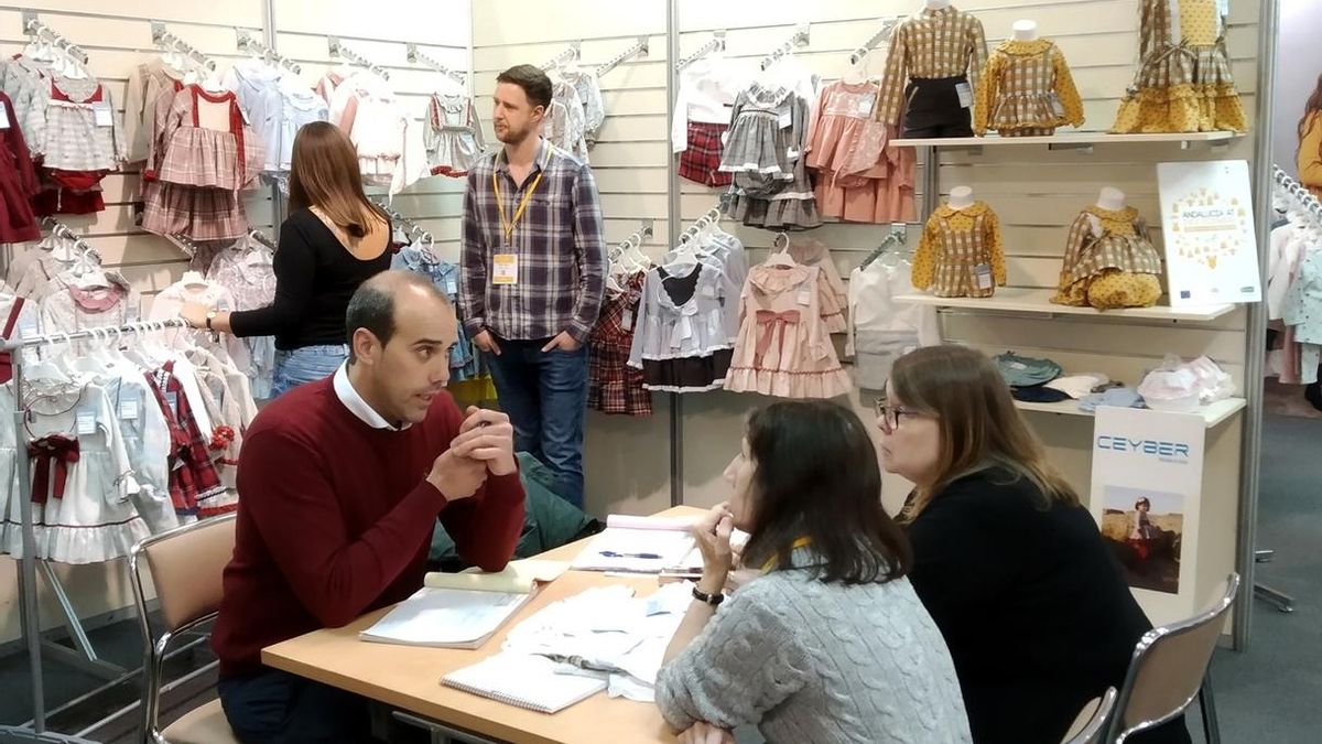Ocho firmas de moda infantil muestran sus diseños en la feria 'Indx Kidswear' en Reino Unido