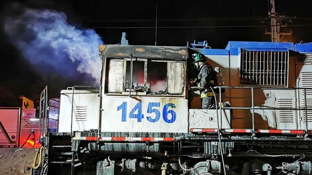 Incendian un tren de carga en movimiento en el norte de Chile