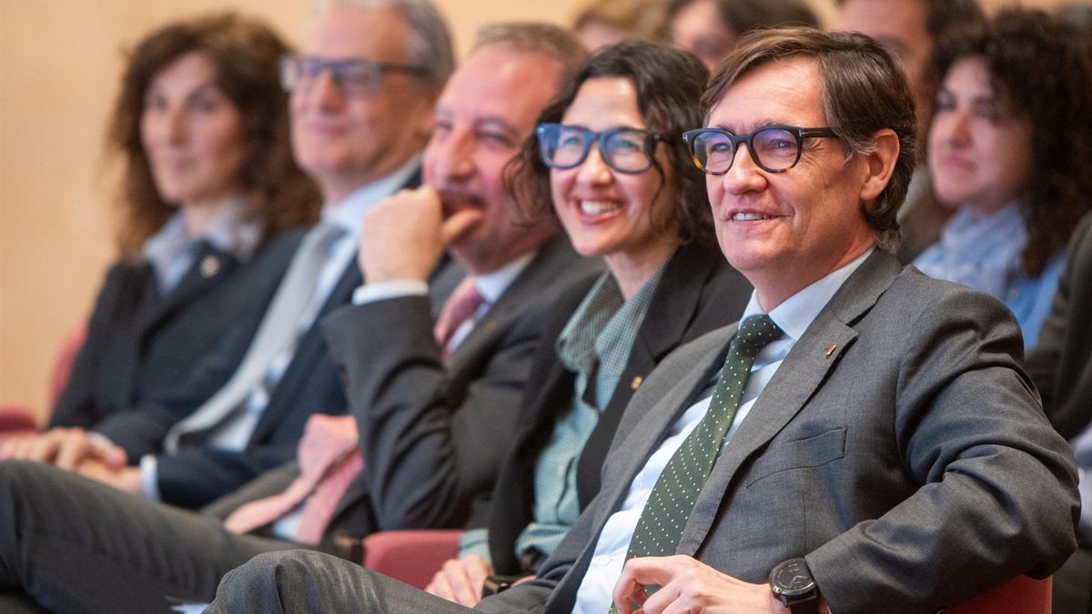 El president de la Generalitat junto a la consellera de Interior, Nuria Parlon, el pasado mes de abril