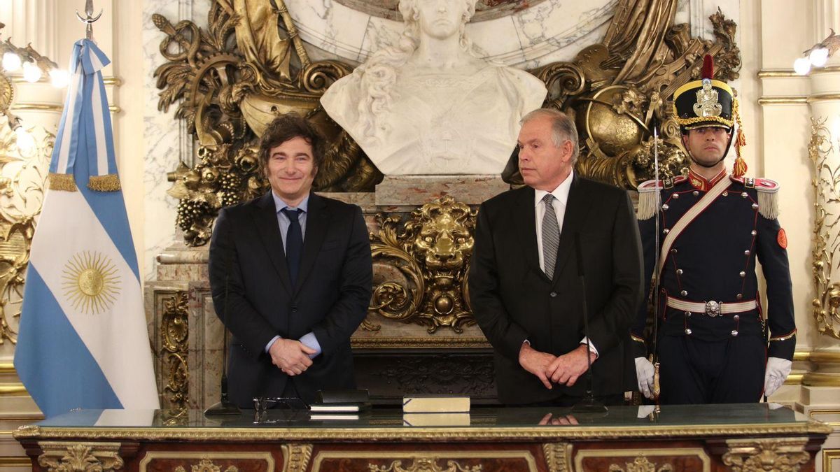 La semana pasada Javier Milei le tomó juramente a su flamante canciller, Gerardo Werthein.