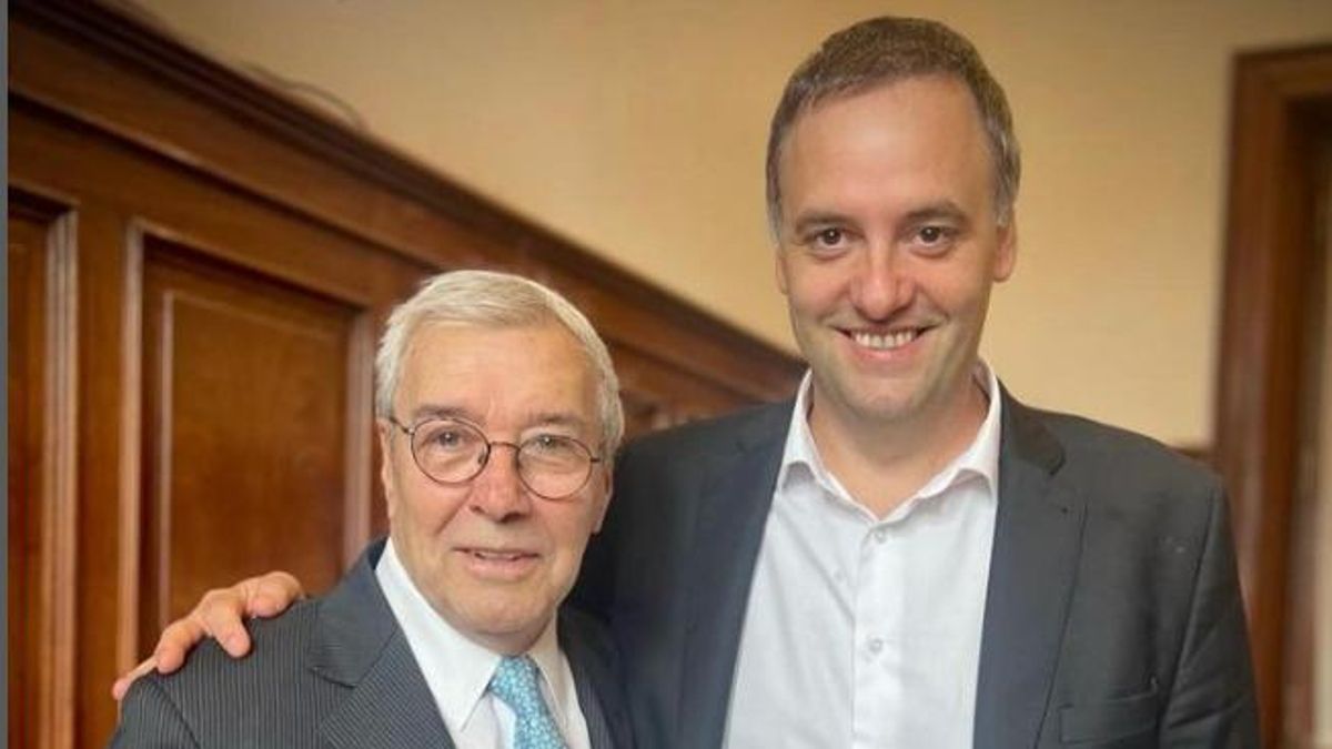 Juan Bautista Yofre con el vocero presidencial, Manuel Adorni.