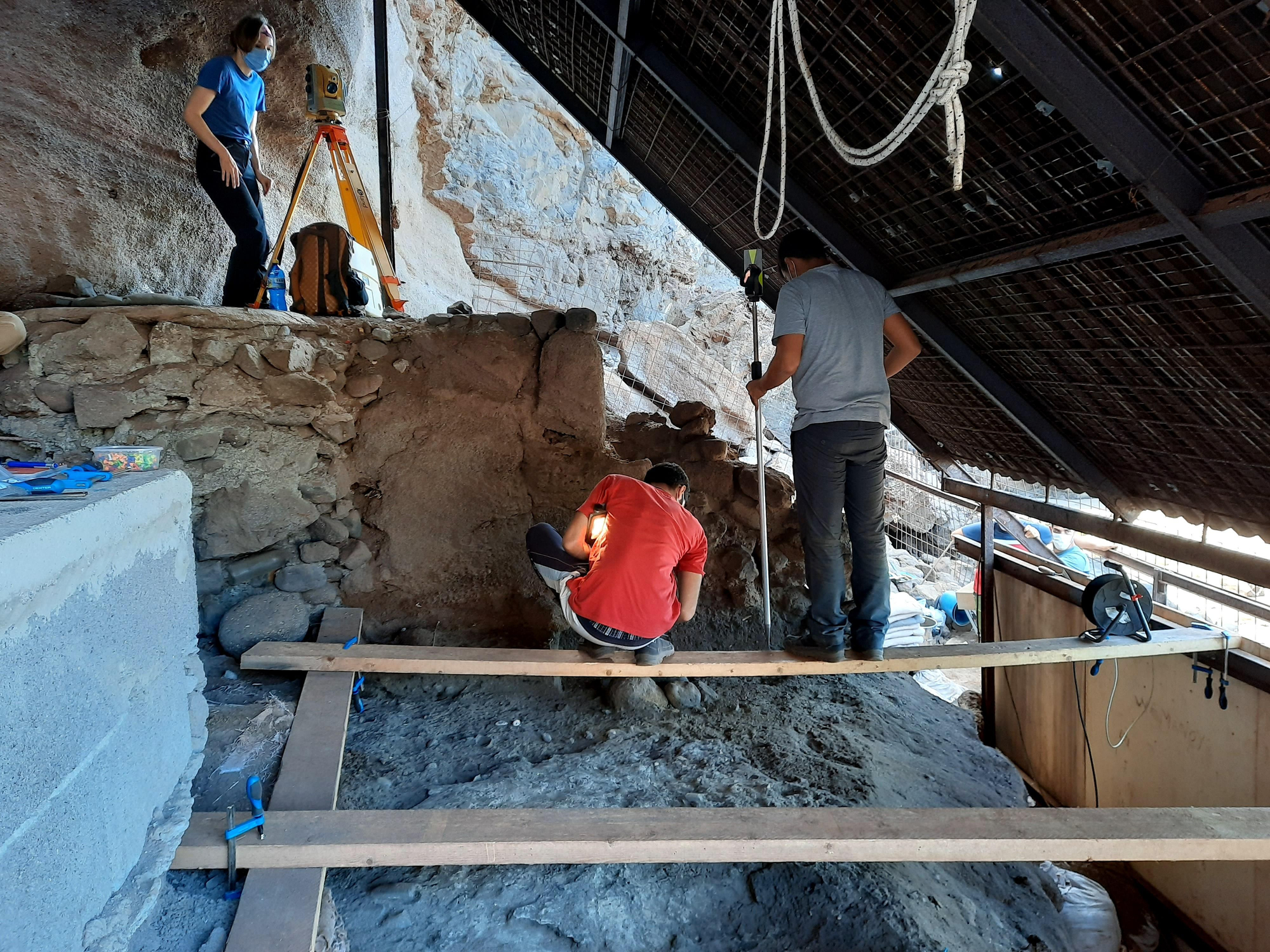 Yacimiento Playa Chica (Sardina del Norte, Gran Canaria). Es el primero de los tres que, por ahora, se han excavado en el proyecto IsoCAN. Fue una factoría de productos marinos.