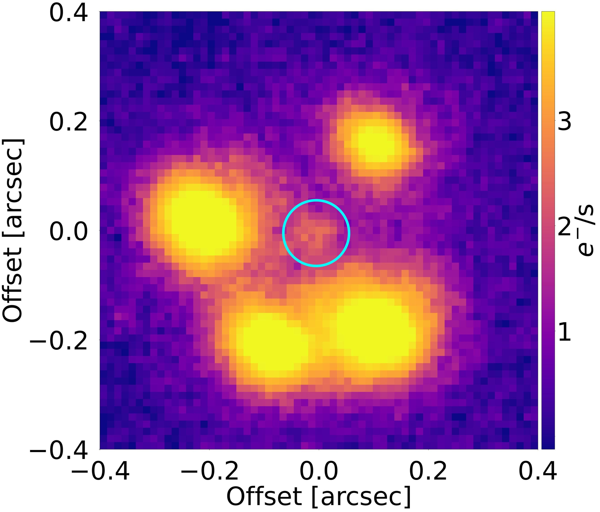 Imagen de la Cruz de Einstein, con la galaxia J1453g en el centro (indicada por el círculo
cian). La observación se realizó con el instrumento ERIS instalado en el VLT (ESO-Chile). Créditos:
Quirino D’Amato.