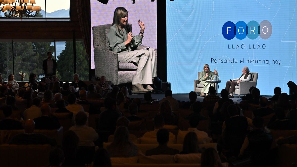 Máxima Zorreguieta en el Foro Llao Llao, junto a Federico Braun.