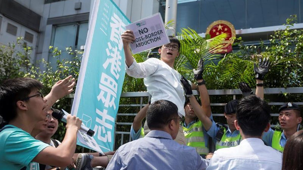Protestas en Hong Kong tras saberse que agentes chinos secuestraron a un librero "incómodo"