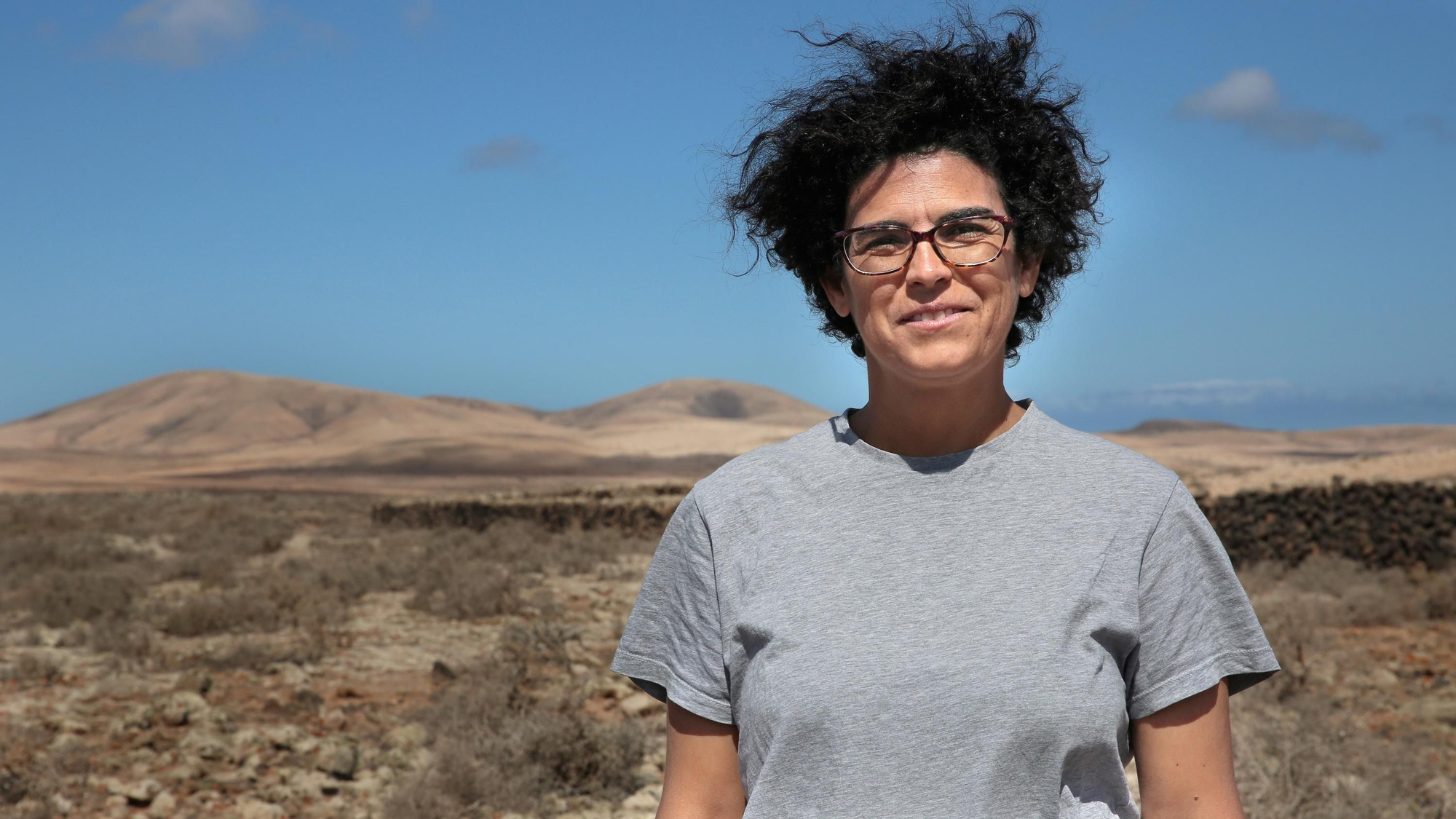 La arqueóloga Rosa López, fundadora de Arenisca, dirige las investigaciones de Villaverde. En la imagen, en el yacimiento de Tisajoire.
