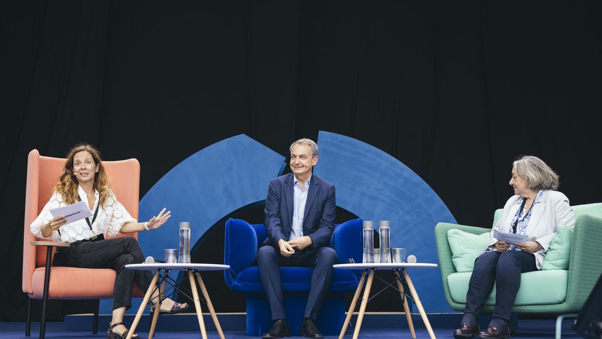 Neus Tomás, José Luis Rodríguez Zapatero y Ángeles Egido conversan en el aniversario de elDiario.es