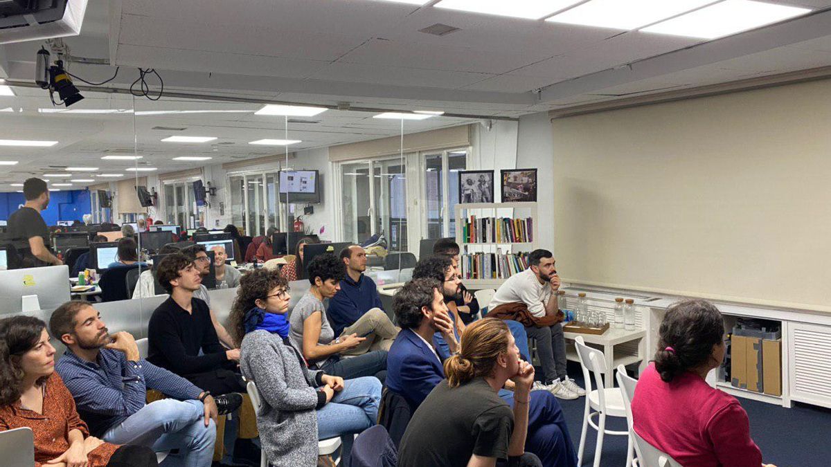 Conversamos con nuestras socias y socios en la redacción de eldiario.es