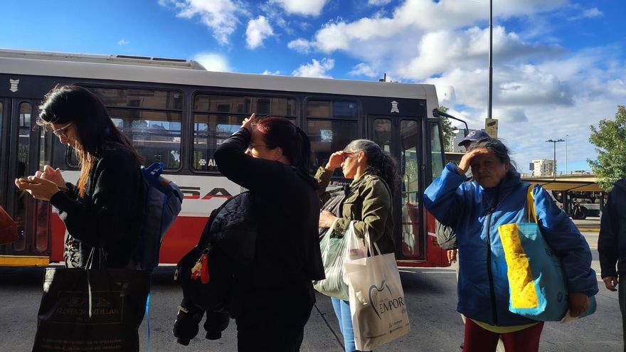 Colectivos en AMBA: hay 20% menos de unidades, 40% de recorte en el servicio y el boleto cuesta un 1.200% más caro