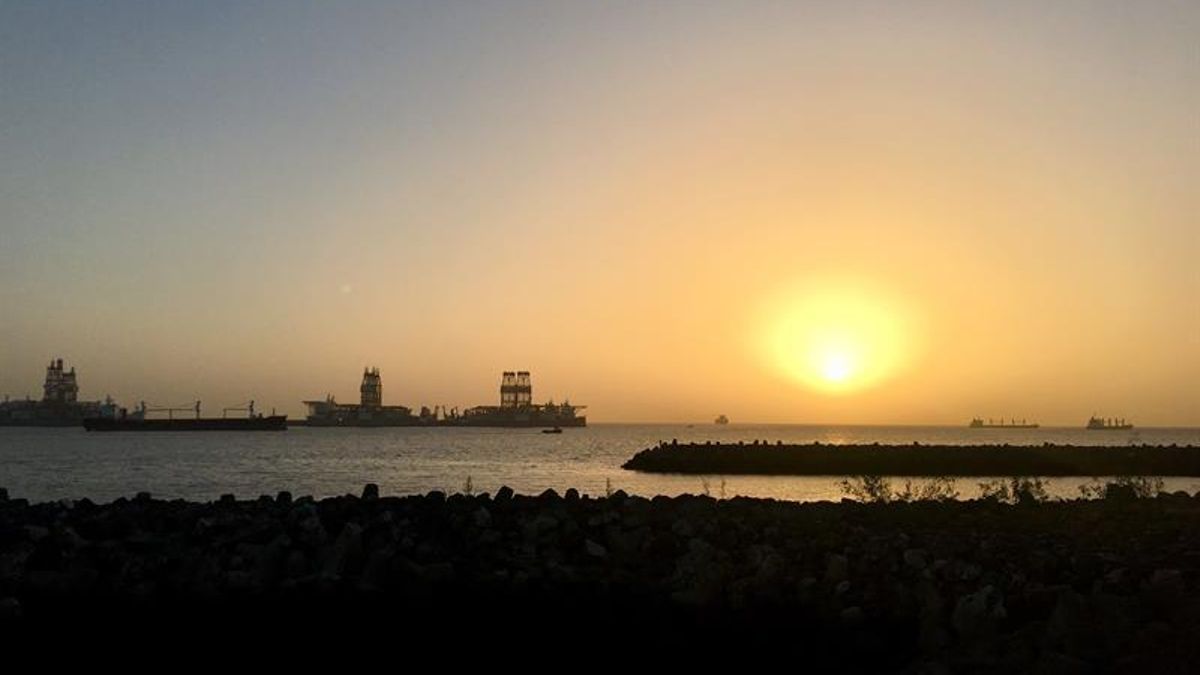 La imagen muestra el puerto de Las Palmas de Gran Canaria, a las 7.50 horas.