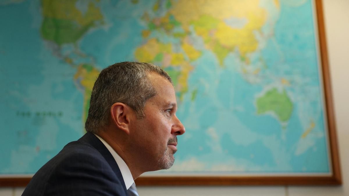 El secretario general de la Organización Marítima Internacional (OMI), Arsenio Domínguez, en la sede en Londres.