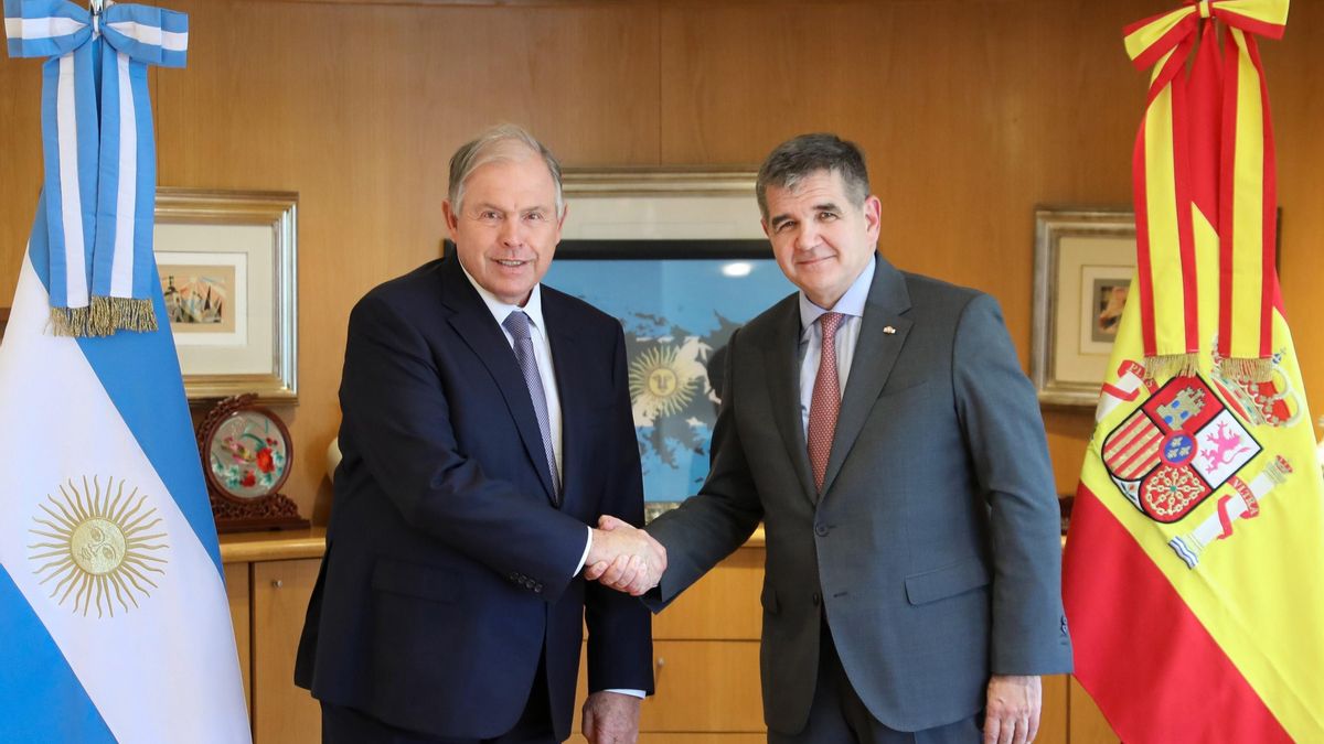 Werthein junto al embajador de España en la Argentina, Joaquín de Arístegui.