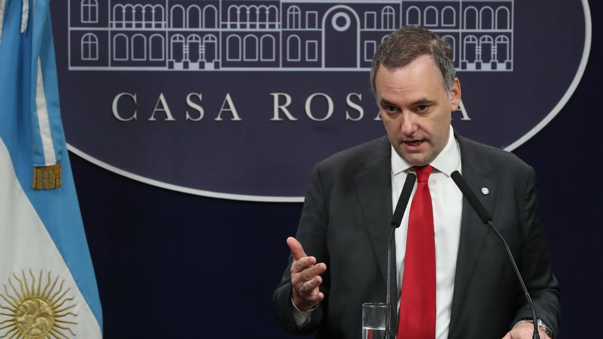 Manuel Adorni dio una conferencia de prensa en medio de las polémicas por su patrimonio y el viaje a Punta del Este.