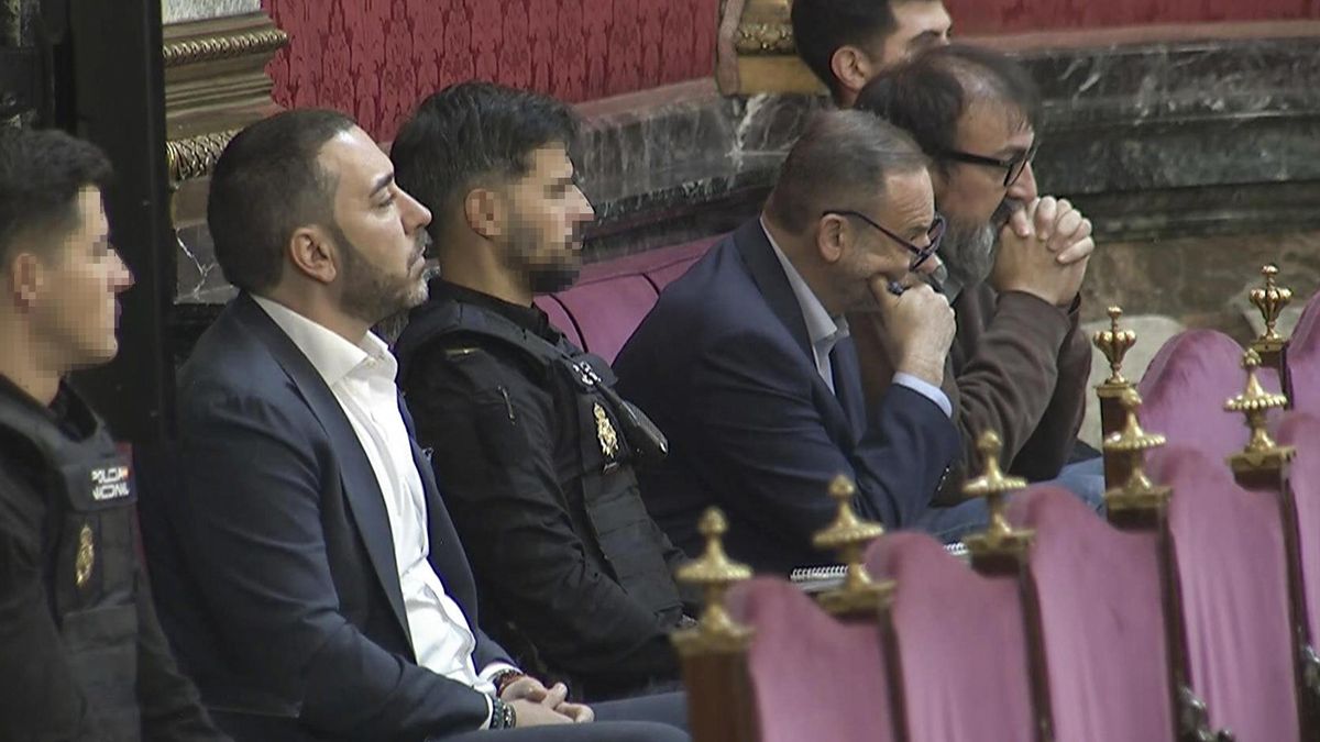 Aldama, en primer término, durante el juicio en el Supremo.