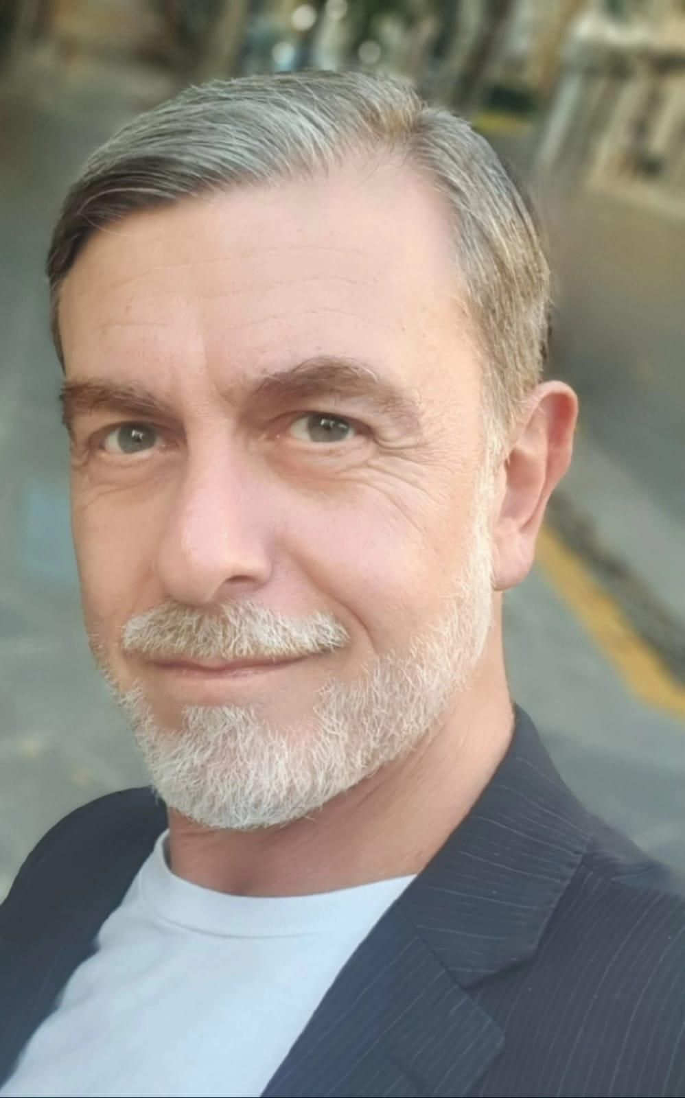 Patricio Azor, director