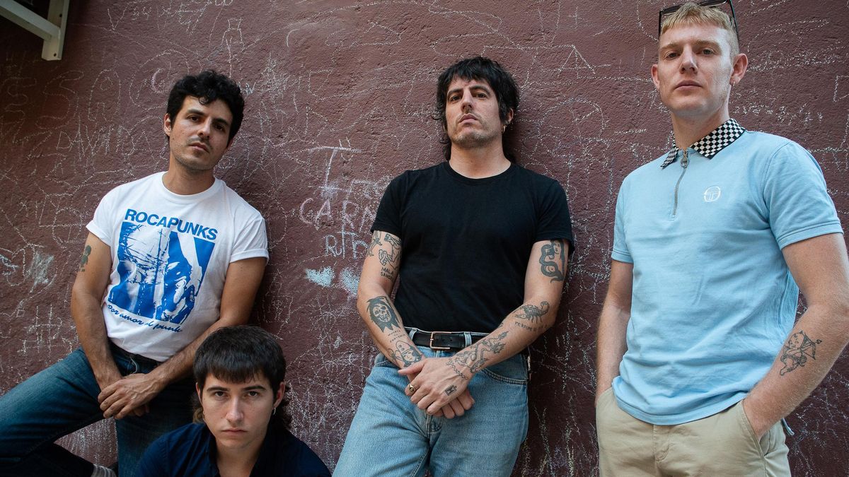 Biznaga, de izquierda a derecha: Jorge Navarro (bajo), Álvaro 'Torete' (guitarra), Álvaro García (voz y guitarra) y Jorge 'Milky' (batería)