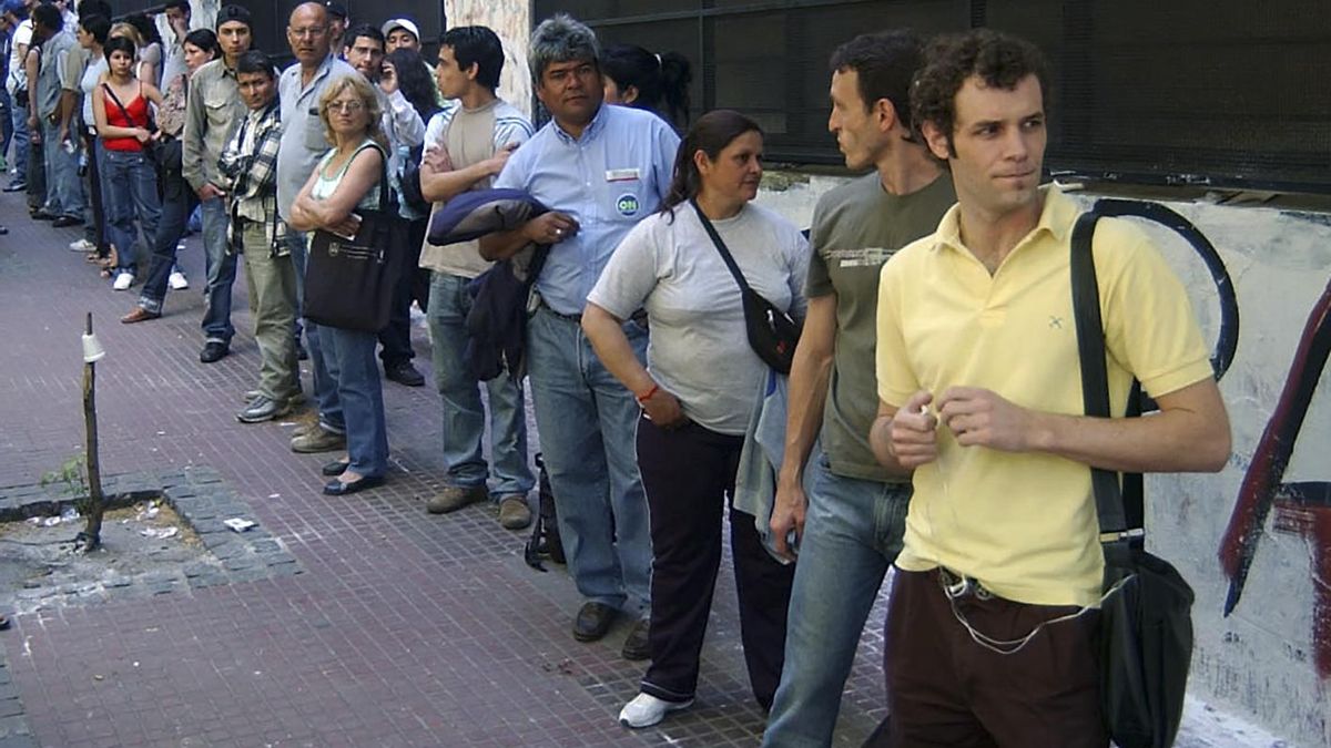 Más de un millón de personas se encuentran sin empleo en los principales centros urbanos del país.