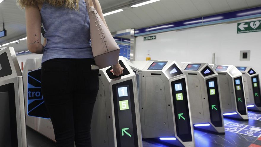 El pago con tarjeta de crédito llega a Metro de Madrid a comienzos de junio, aunque no a todas las estaciones