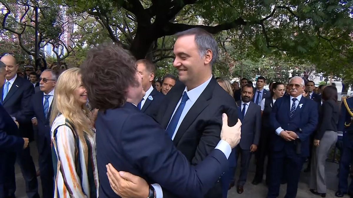 Milei y Adorni, días atrás, en una de las tantas muestras de apoyo del Presidente al funcionario sospechado por enriquecimiento ilícito.