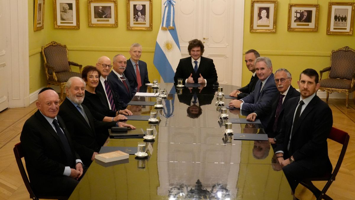 Antes de su viaje a los Estados Unidos, Milei volvió a mostrarse con el jefe de Gabinete, Manuel Adorni, en un nuevo gesto de respaldo al funcionario.