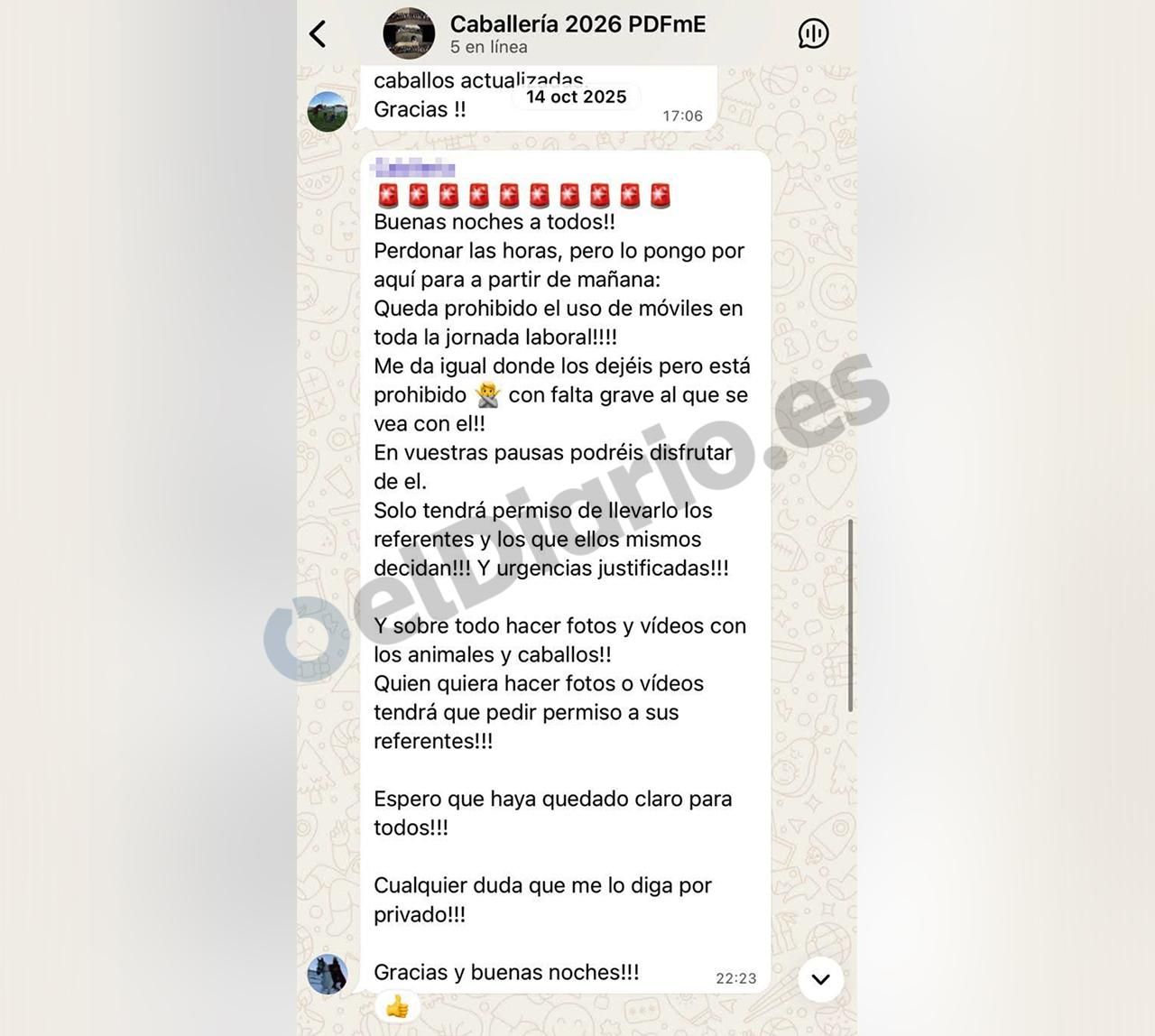 Captura de los mensajes con los que se prohibió el uso de móviles en el grupo de empleados de animales