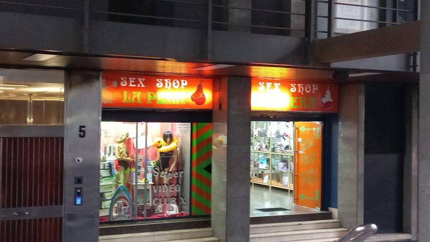 La Sala X, también conocida como Cines Abra, es actualmente un sex shop