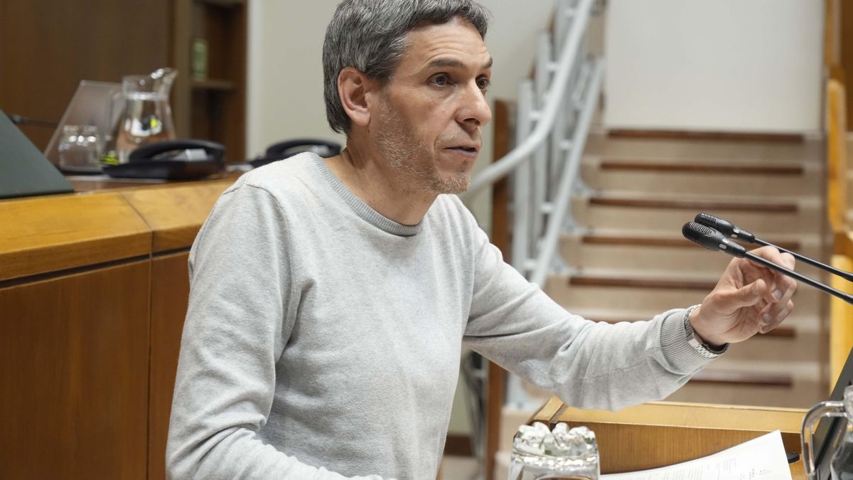 El parlamentario de Sumar. Jon Hernández, durante el pleno.