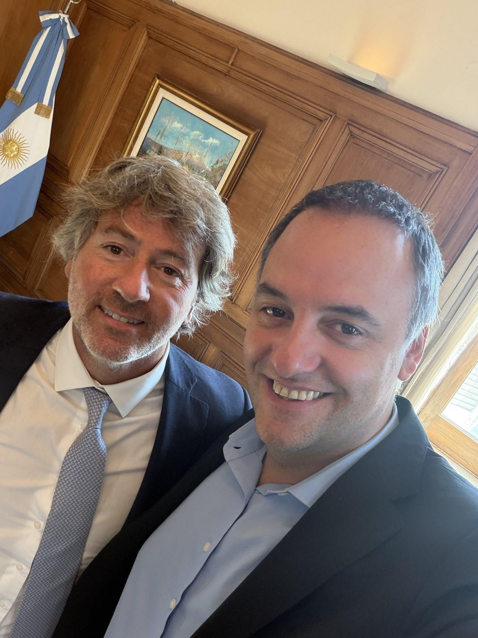 El jefe de Gabinete Manuel Adorni y el ministro de Justicia Juan Bautista Mahiques.