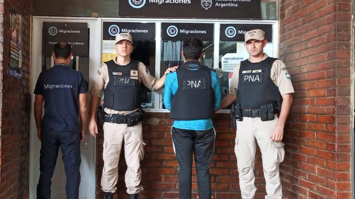 "BRASILEÑO ILEGAL, AFUERA", uno de los tantos posteos de las fuerzas de seguridad que empujan a la población migrante hacia la irregularidad.