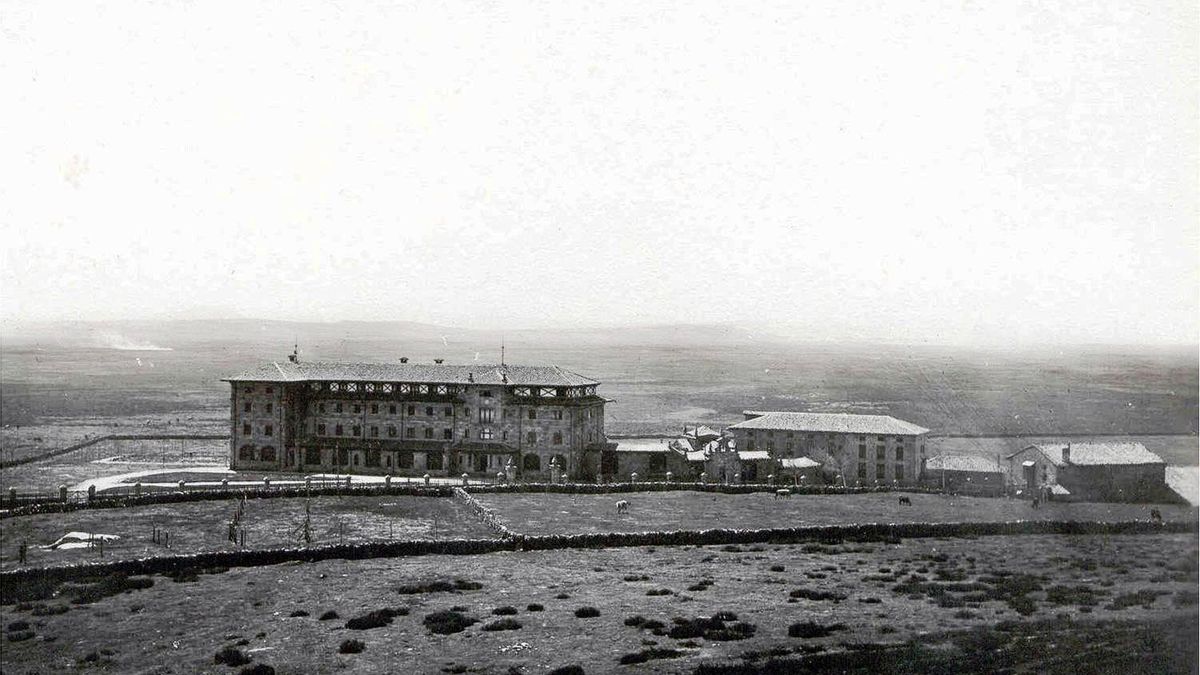 Vista del balneario de Corconte hacia 1930. Los Renault y los Trubia-Naval partieron de este punto para enfrentarse a los blindados italianos el día 14 de agosto de 1937 (http://fotos.campoo.es/picture.php?/2656/category/24)