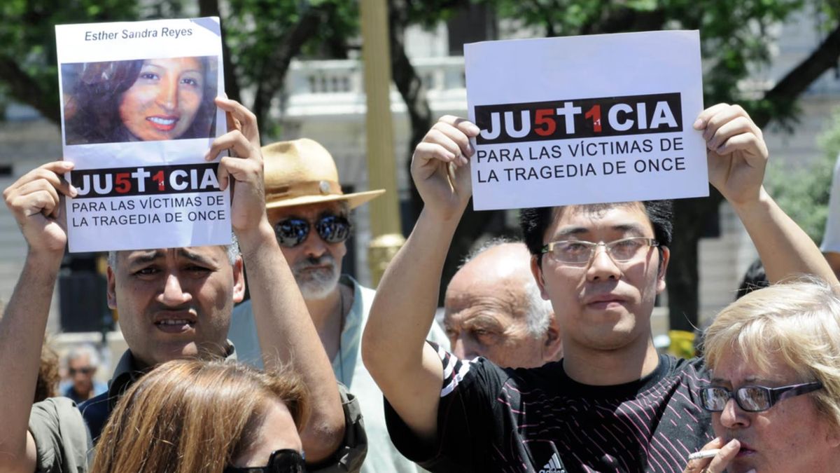 Familiares de las víctimas repudiaron la prisión domiciliaria concedida a Julio De Vido