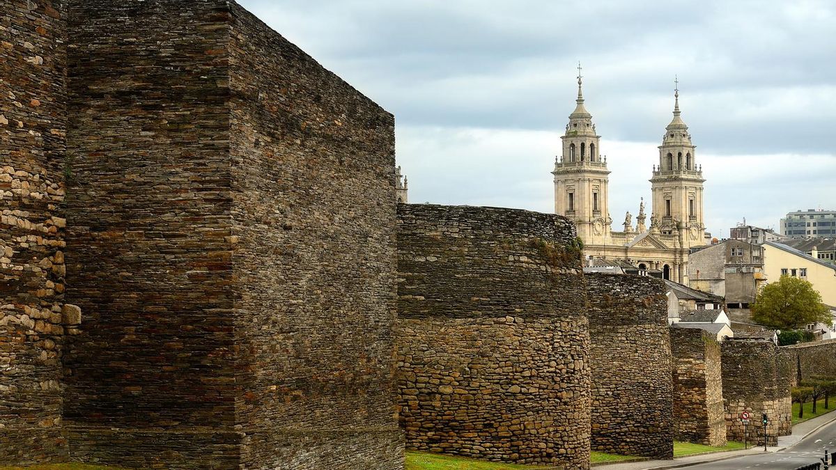Lugo y su muralla.