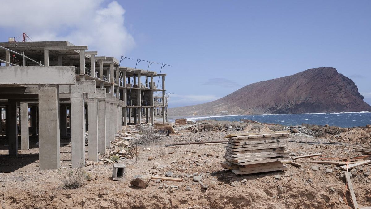 Obras en la playa de La Tejita, El Médano, Tenerife.