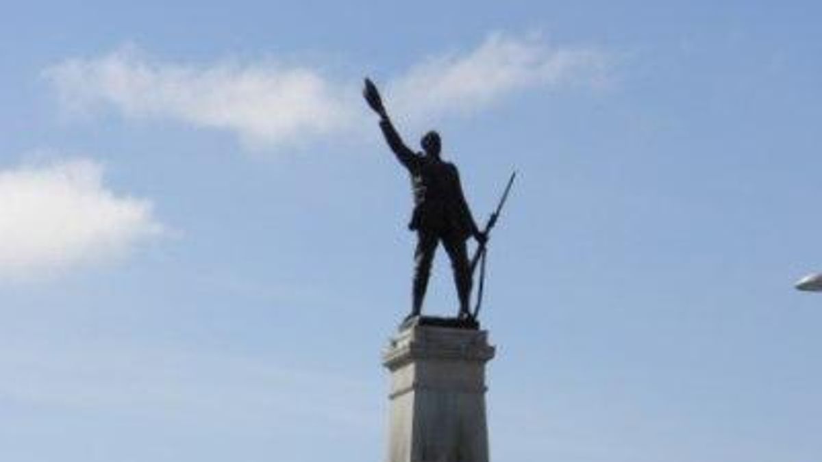 Monumento del soldado en la ciudad de Banbrisge, Irlanda del Norte.