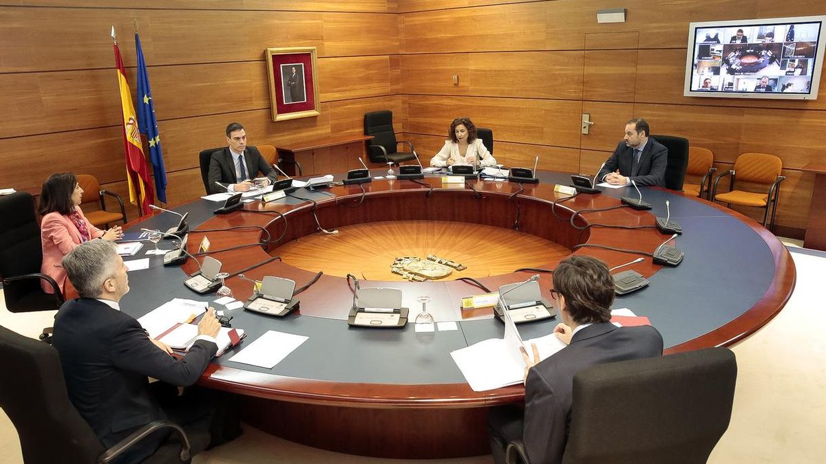 Termina el Consejo de Ministros marcado por las ausencias de Calvo, Irene Montero y Darias