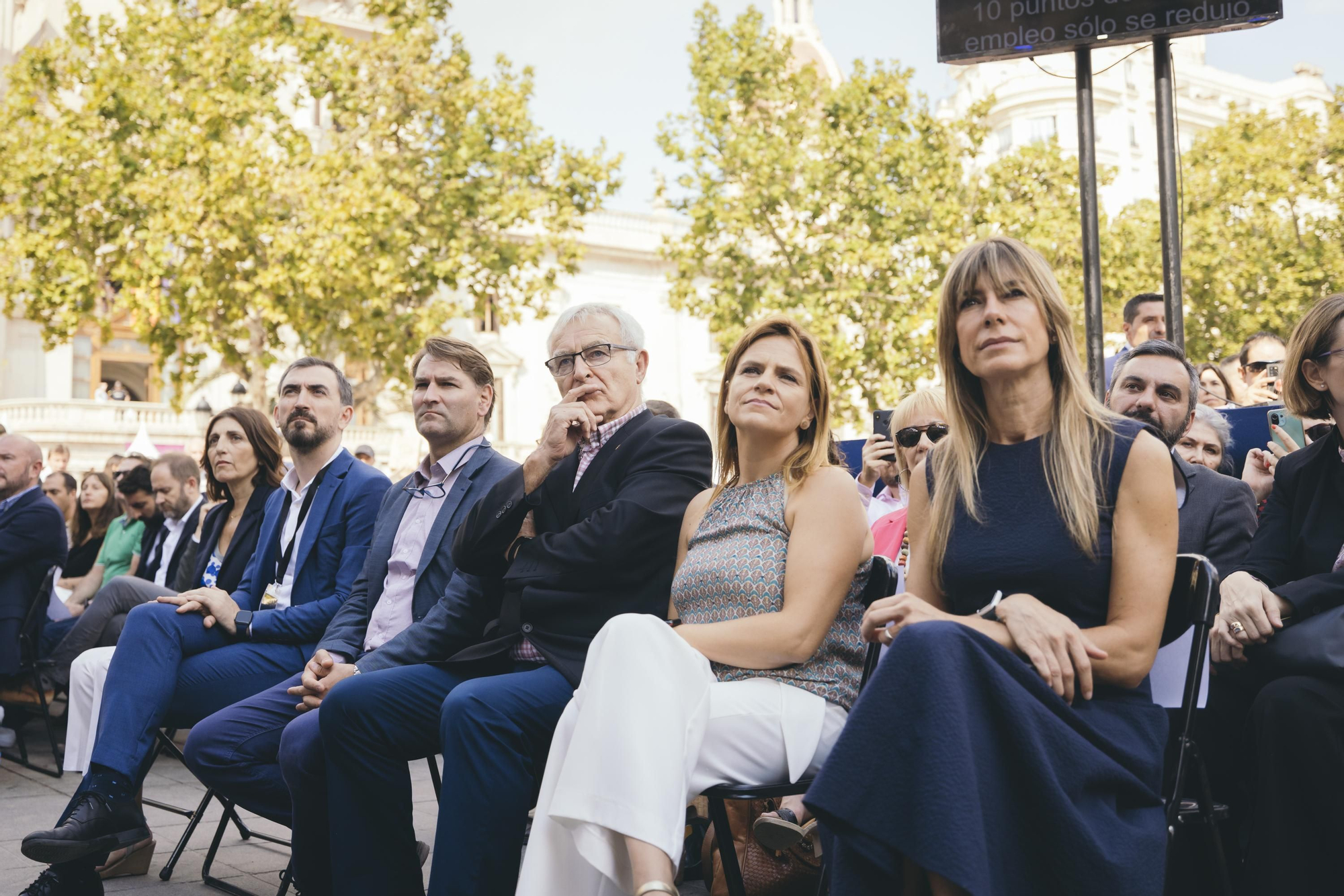 Primera fila de autoridades durante la intervención del Presidente del Gobierno