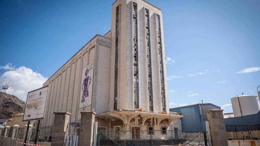 El silo del puerto de Santa Cruz de Tenerife se salva de la demolición: el Gobierno central inicia los trámites para declararlo Bien de Interés Cultural
