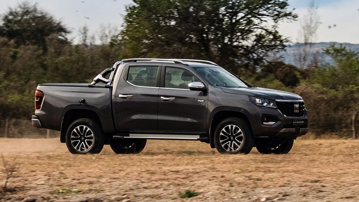 La nueva Titano es muy similar en diseño, tamaño y proporciones a sus rivales del segmento de pickups medianas.