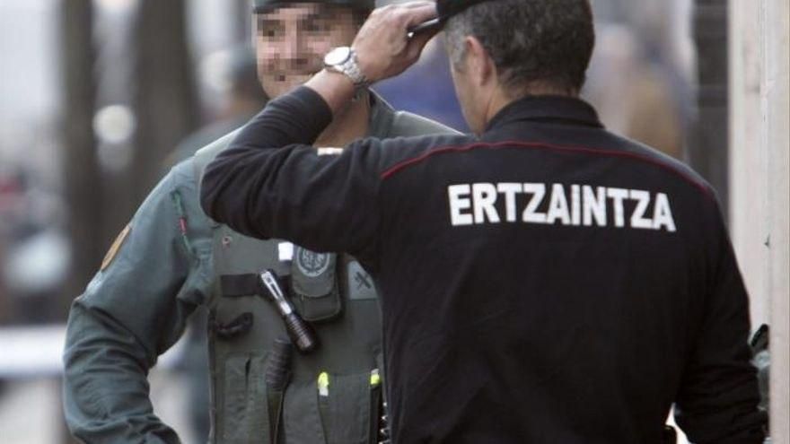 La Guardia Civil enfada a la Ertzaintza por anunciar una investigación en Gipuzkoa en la que estaba trabajando la Policía vasca