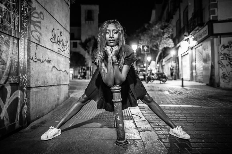 Nueve años de retratos en el bolardo más fotografiado de Madrid