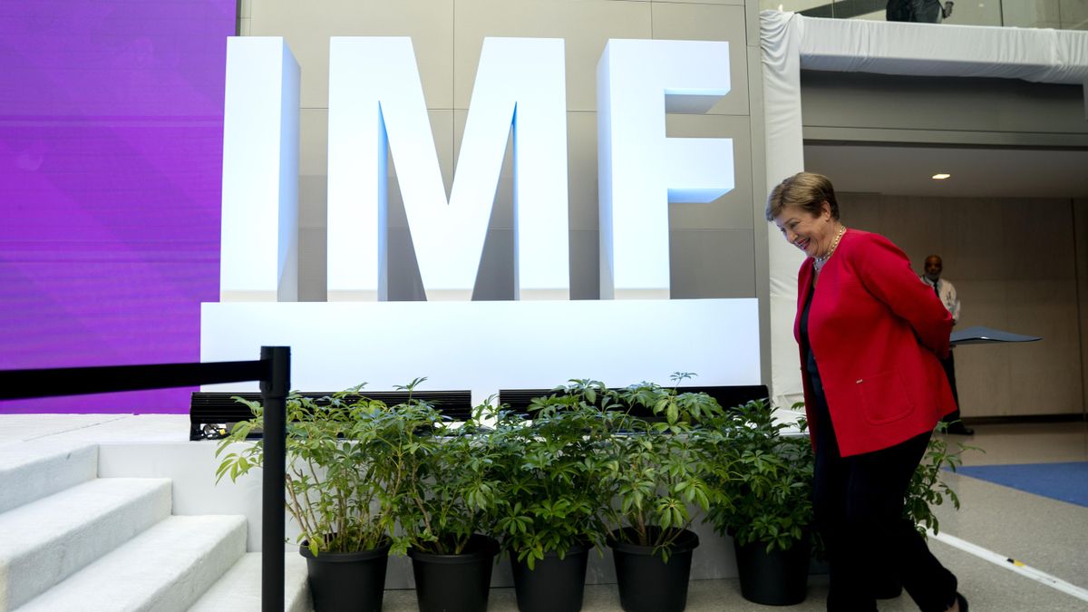 Imagen de archivo de la directora gerente del Fondo Monetario Internacional (FMI), Kristalina Georgieva, en la sede del FMI en Washington, DC, EE.UU. EFE/EPA/WILL OLIVER