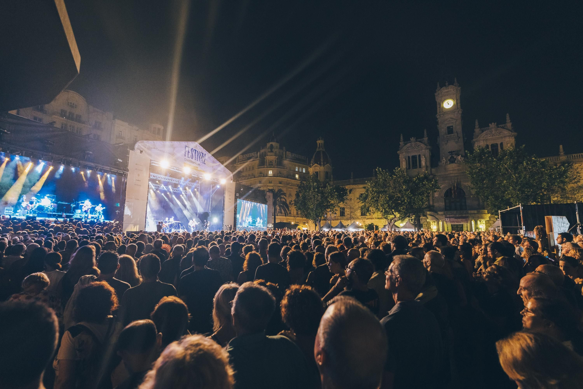 Más de 4.000 personas se rinden ante las voces de Kiko Veneno y Ariel Rot durante el concierto que cierra la segunda jornada del Festival