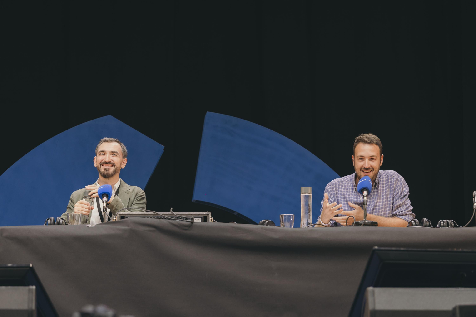 Juanlu Sánchez, autor del podcast 'Un tema al día' junto a Ignacio Escolar, director de elDiario.es
