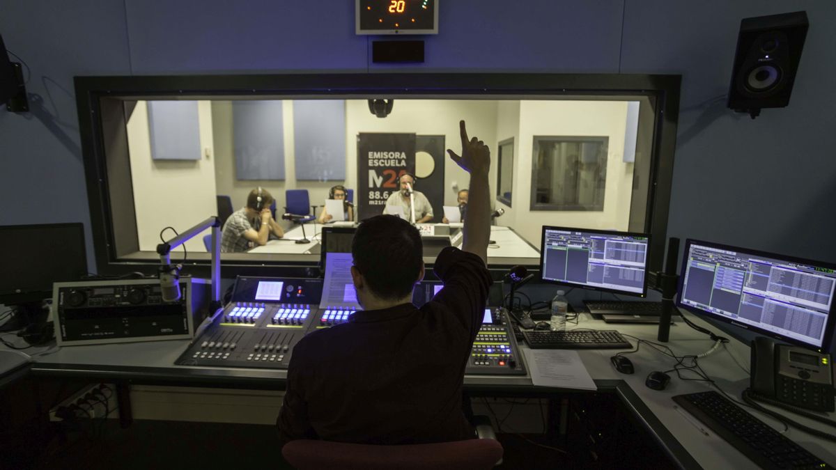 Las bajas y cambios de funcionarios en la comisión de evaluación bloquean el concurso para 31 licencias de FM valencianas