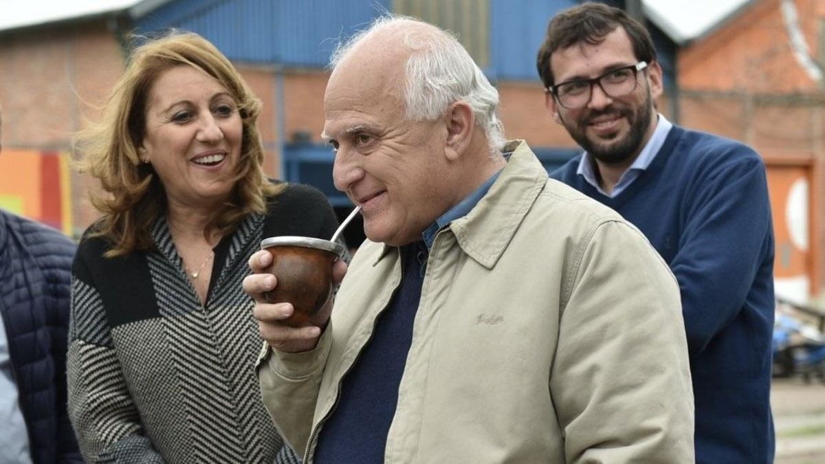 Miguel Lifschitz, detrás su amiga y compañera en el socialismo Mónica Fein.