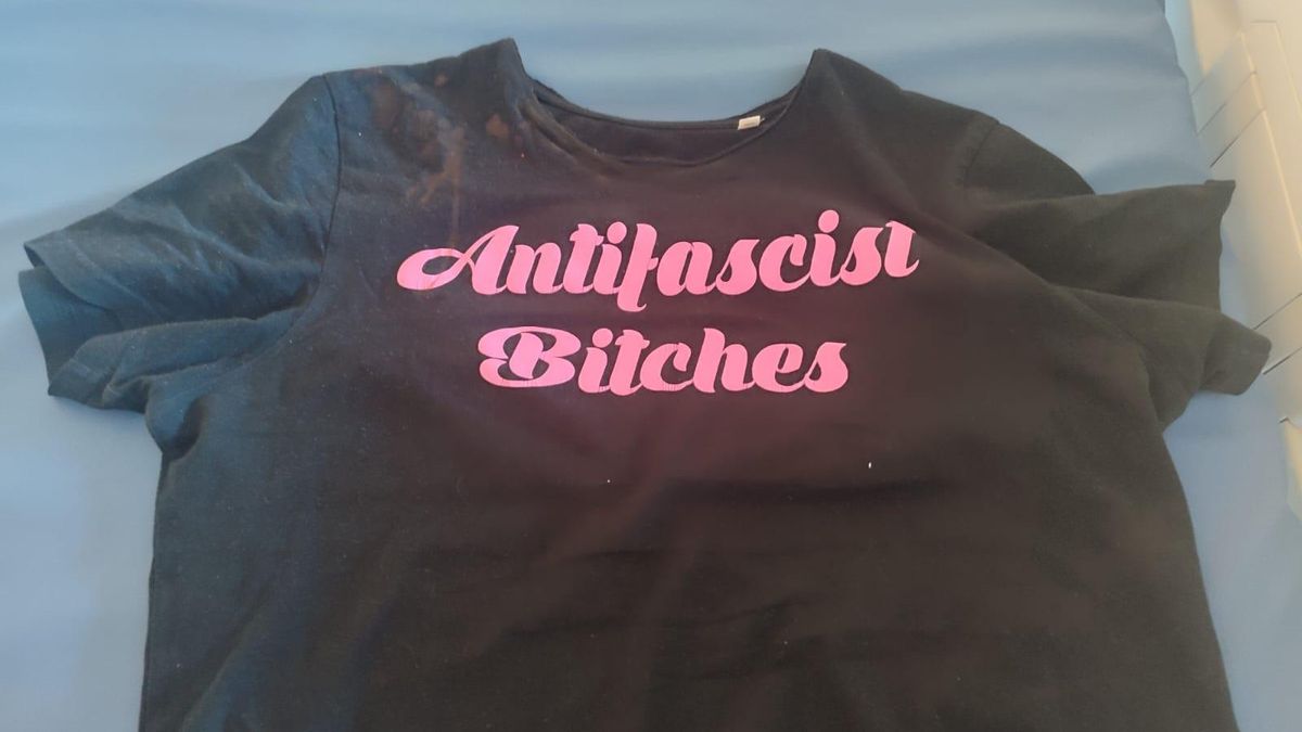 Camiseta antifascista que portaba Pablo Rodríguez en el momento en el que fue agredido