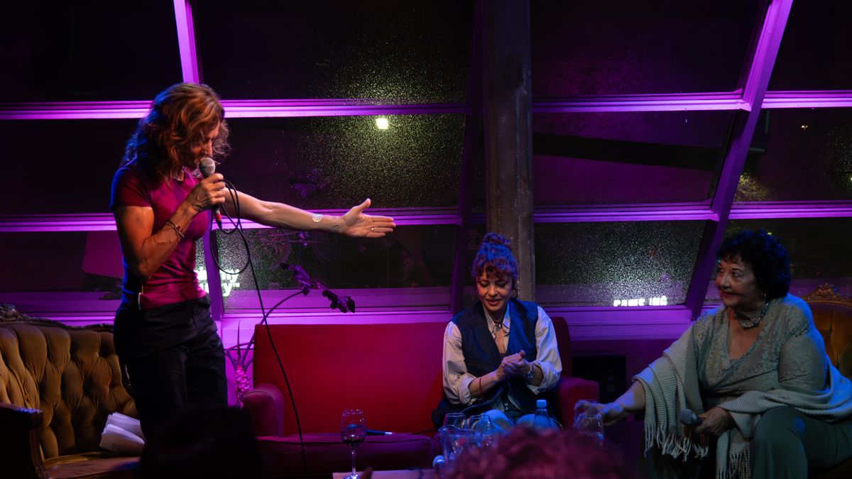 Ana Cacopardo, creadora y conductora de "Destellos en la oscuridad" junto a Dolores Fonzi y Dora Barrancos.